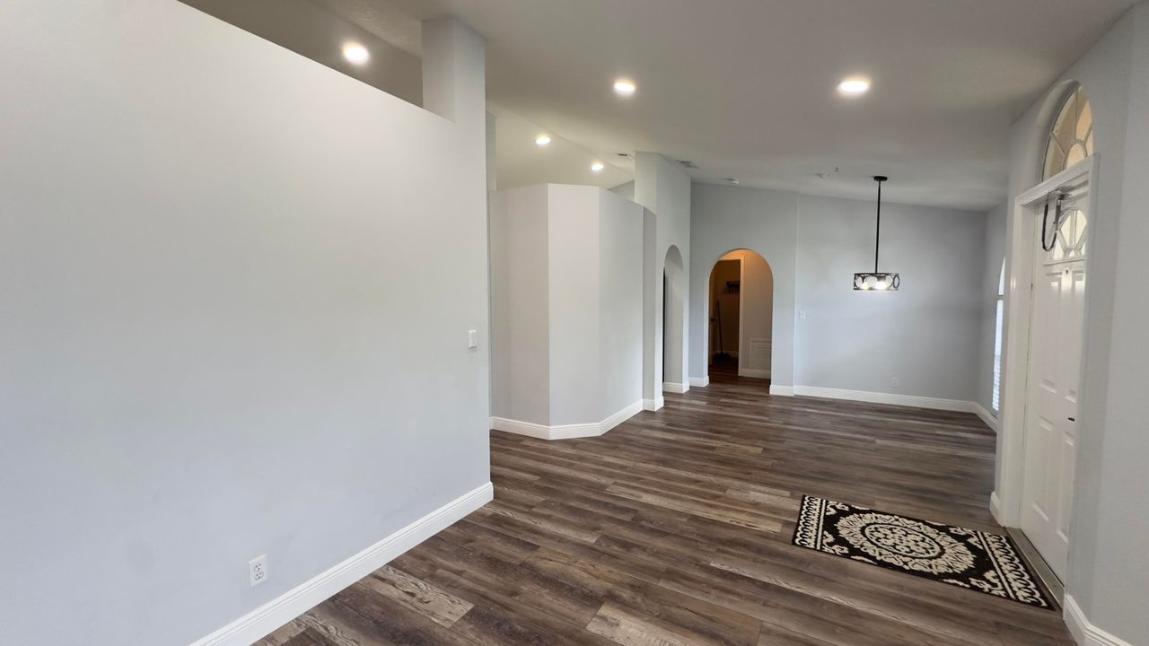 Active With Contract: $2,995 (3 beds, 2 baths, 1596 Square Feet)