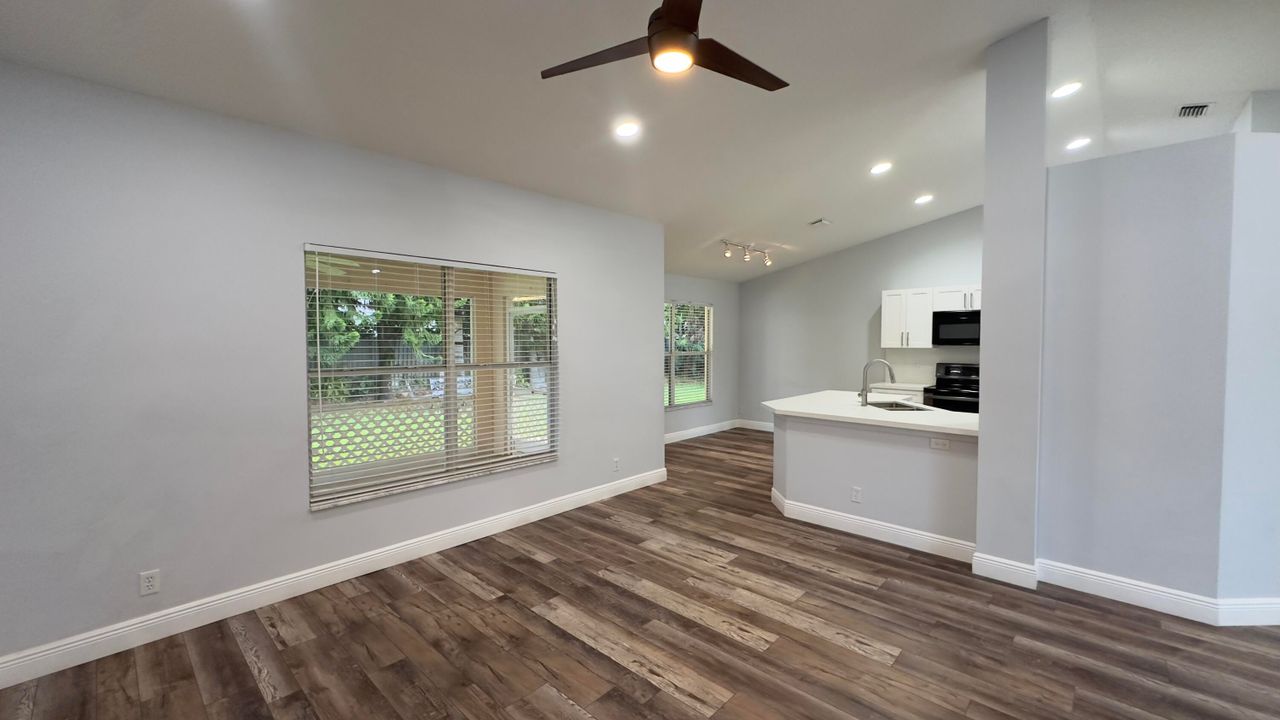 Active With Contract: $2,995 (3 beds, 2 baths, 1596 Square Feet)