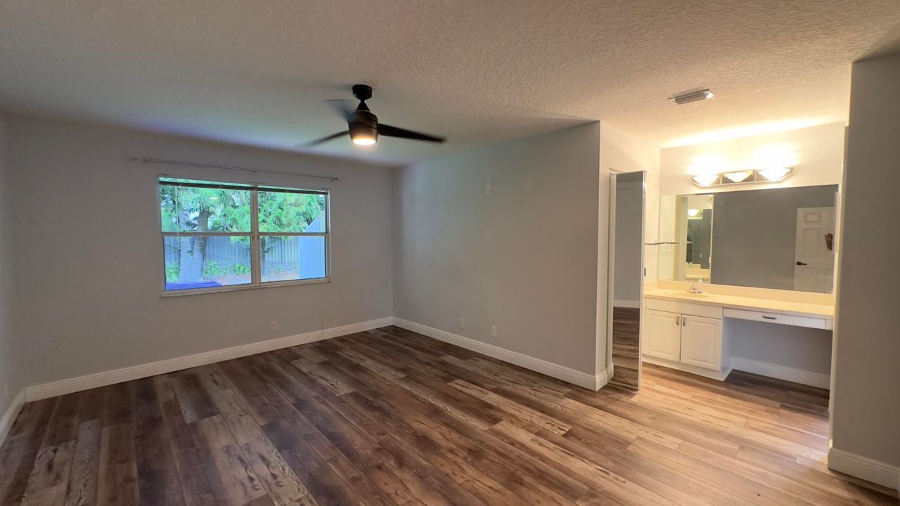 Active With Contract: $2,995 (3 beds, 2 baths, 1596 Square Feet)