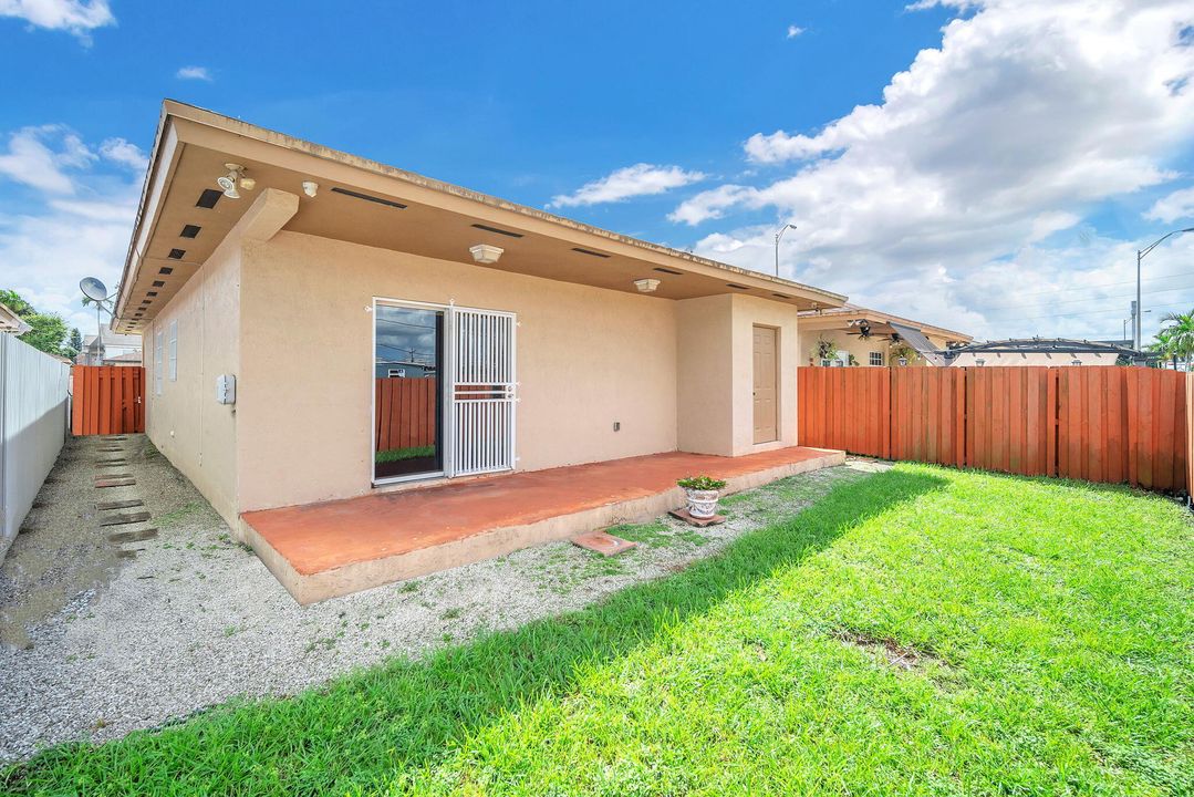 For Sale: $569,000 (3 beds, 2 baths, 1316 Square Feet)