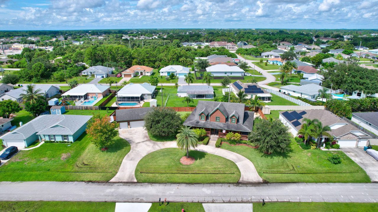 For Sale: $669,000 (3 beds, 3 baths, 2895 Square Feet)