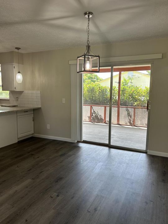 For Rent: $2,200 (2 beds, 2 baths, 1217 Square Feet)