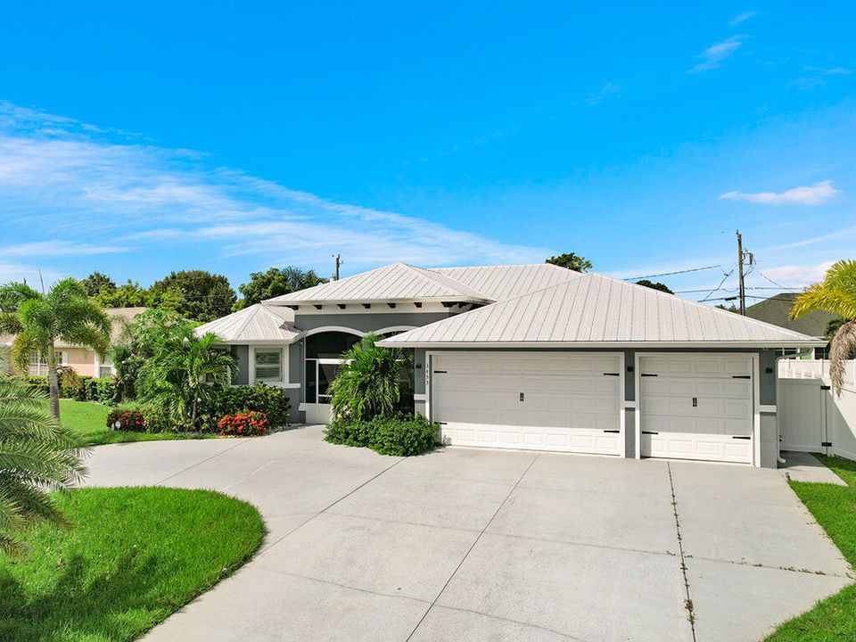 For Sale: $635,000 (4 beds, 3 baths, 2444 Square Feet)