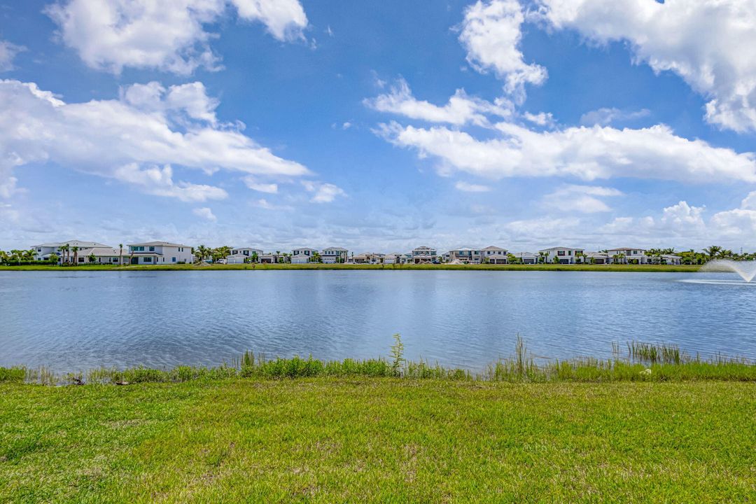 For Sale: $1,599,999 (3 beds, 3 baths, 2923 Square Feet)