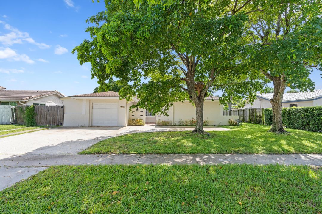 For Sale: $625,000 (3 beds, 2 baths, 1476 Square Feet)