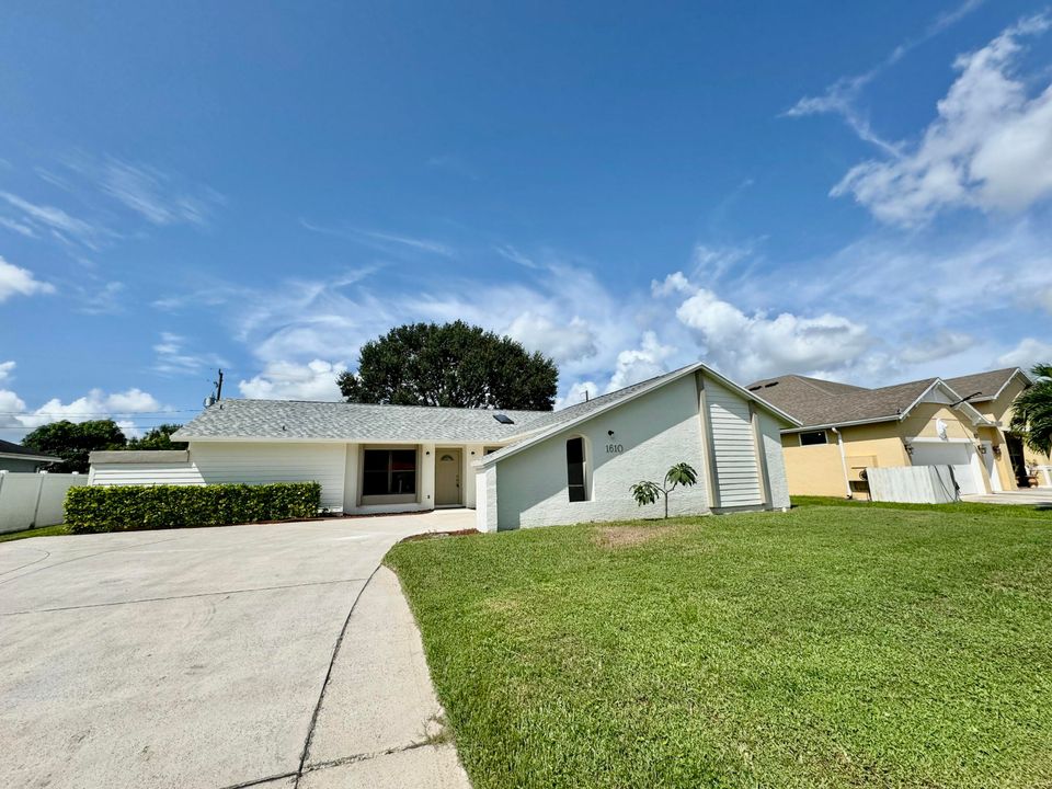 For Sale: $349,900 (3 beds, 2 baths, 1464 Square Feet)