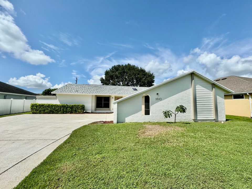 For Sale: $349,900 (3 beds, 2 baths, 1464 Square Feet)