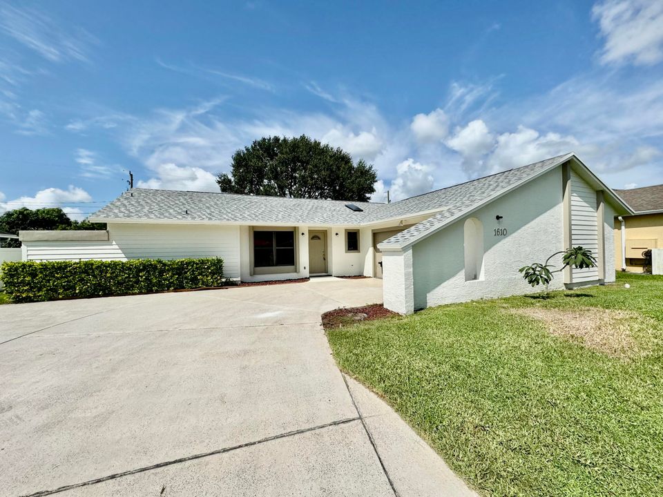 For Sale: $349,900 (3 beds, 2 baths, 1464 Square Feet)