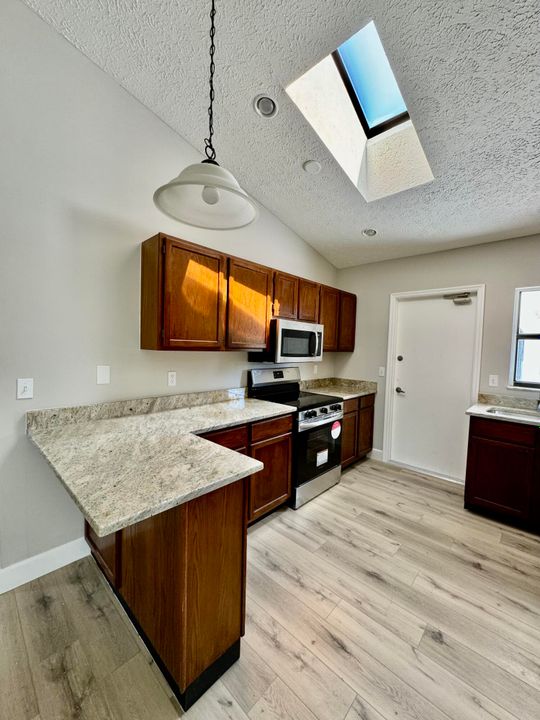 For Sale: $349,900 (3 beds, 2 baths, 1464 Square Feet)