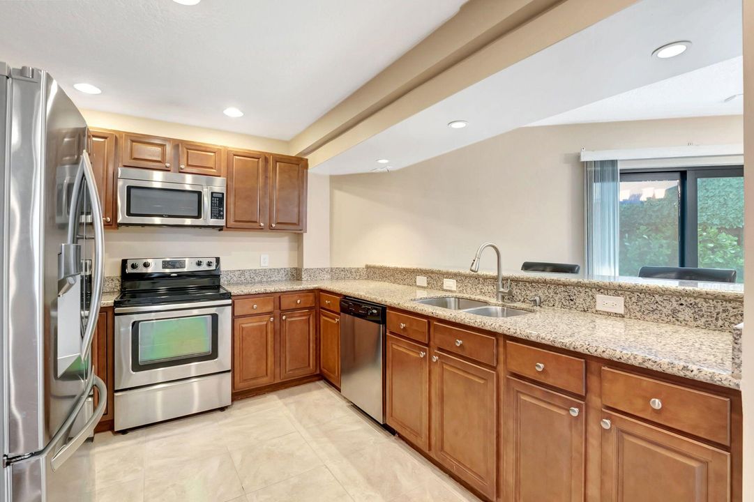 For Sale: $750,000 (3 beds, 2 baths, 1733 Square Feet)