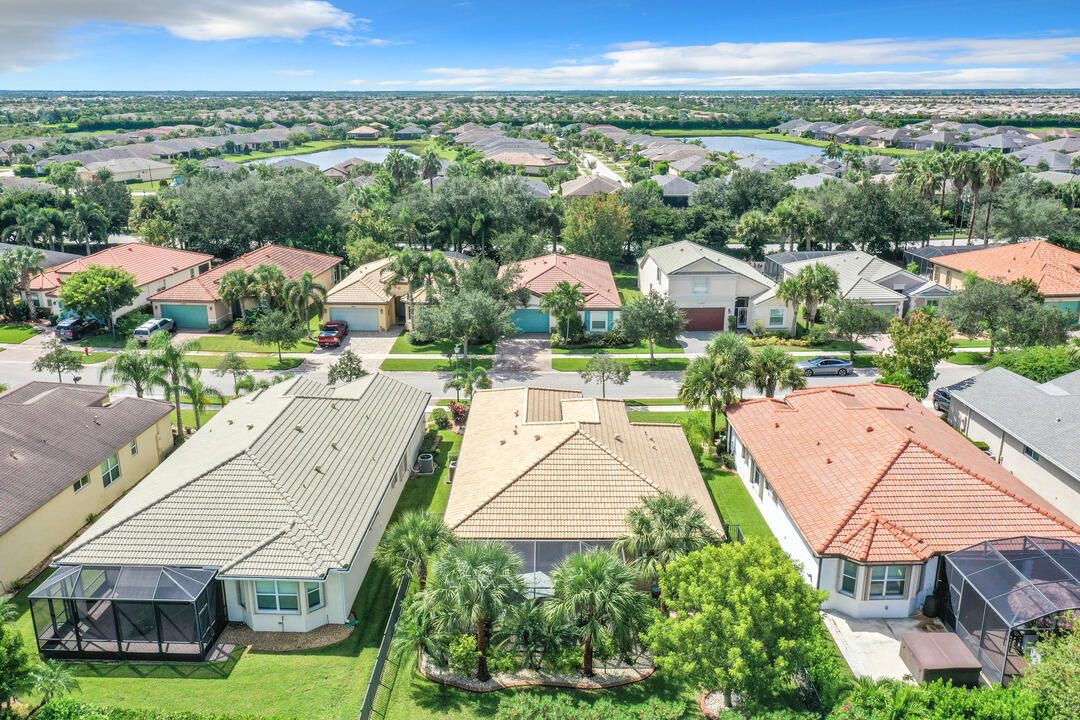 Active With Contract: $399,900 (3 beds, 2 baths, 1484 Square Feet)