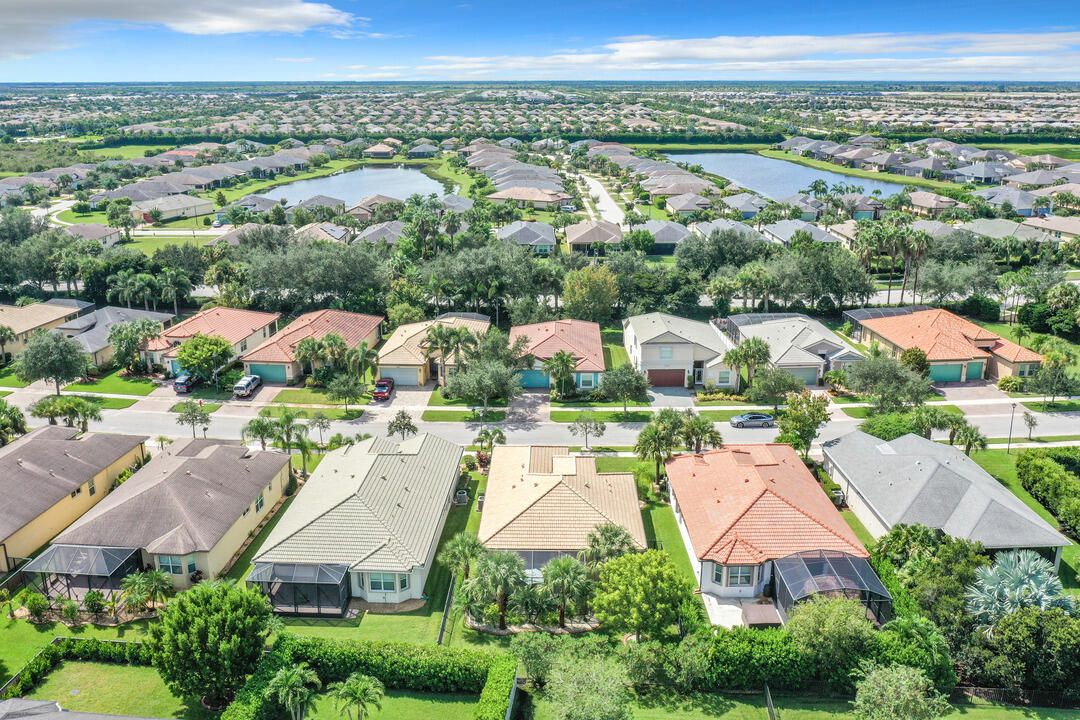 Active With Contract: $399,900 (3 beds, 2 baths, 1484 Square Feet)