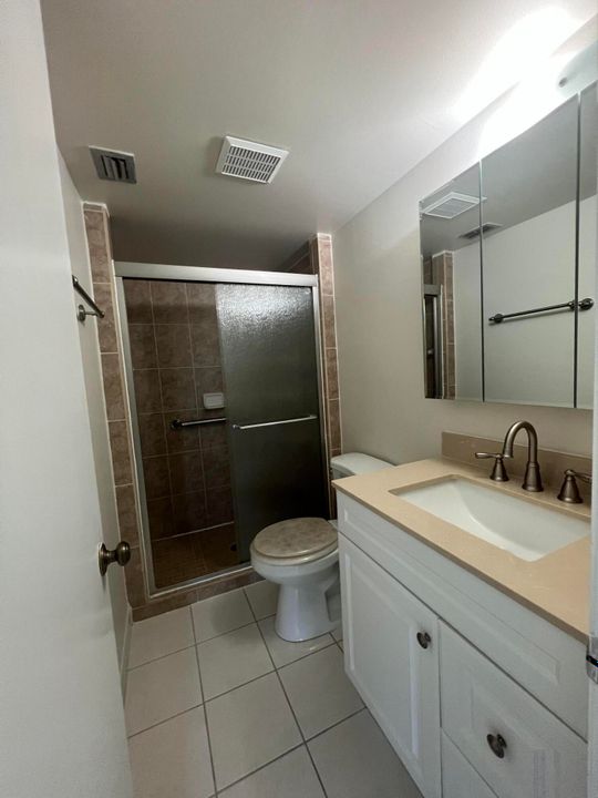 For Sale: $190,000 (2 beds, 2 baths, 937 Square Feet)