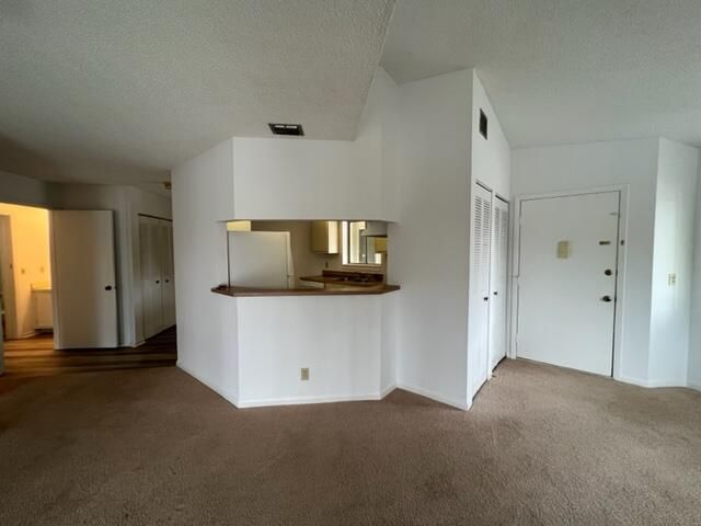 For Rent: $2,000 (1 beds, 1 baths, 870 Square Feet)