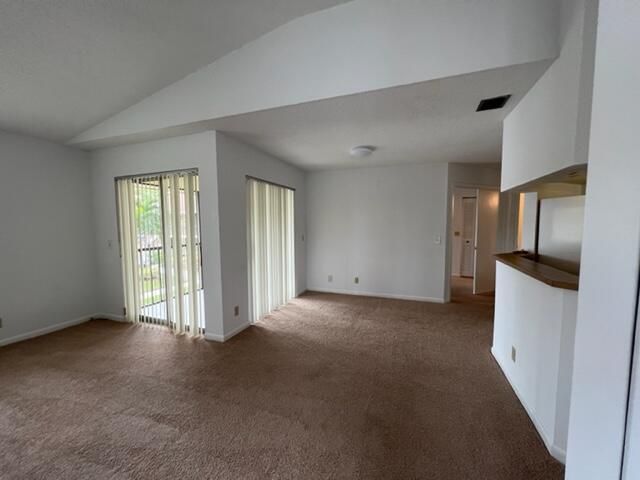 For Rent: $2,000 (1 beds, 1 baths, 870 Square Feet)