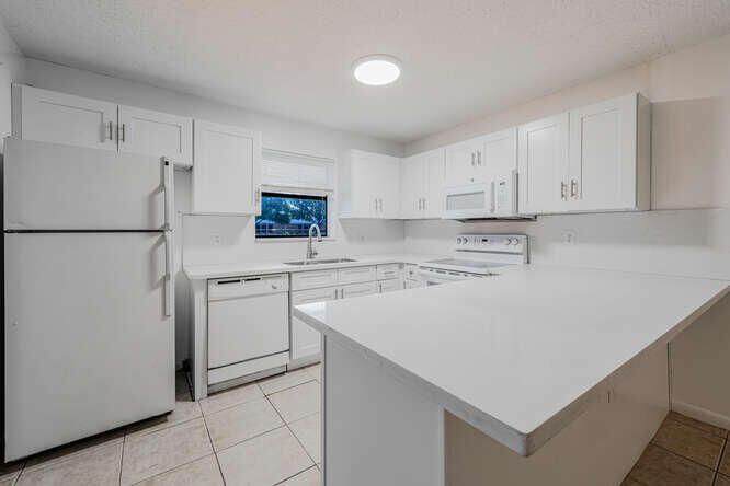 For Rent: $1,900 (2 beds, 2 baths, 1328 Square Feet)