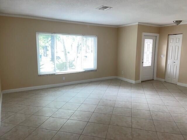 For Rent: $3,800 (3 beds, 2 baths, 1620 Square Feet)