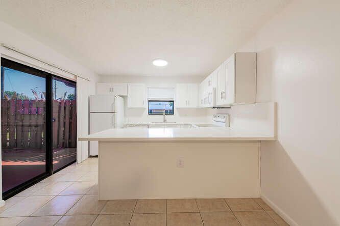 For Rent: $1,900 (2 beds, 2 baths, 1328 Square Feet)