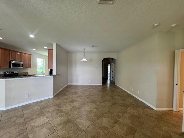 Active With Contract: $3,500 (3 beds, 2 baths, 1901 Square Feet)