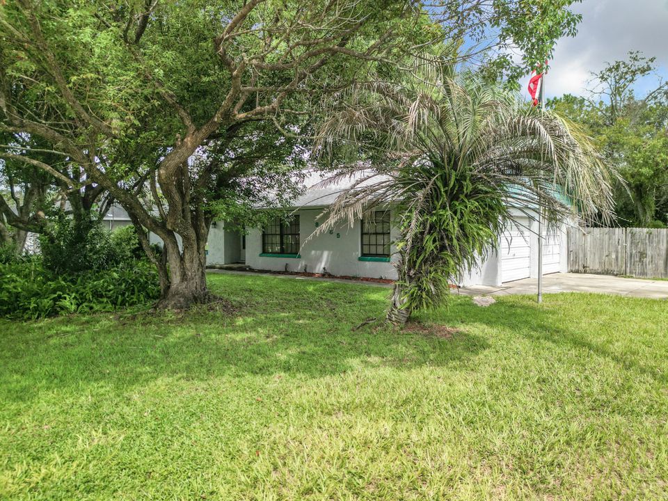 For Sale: $277,000 (3 beds, 3 baths, 1609 Square Feet)