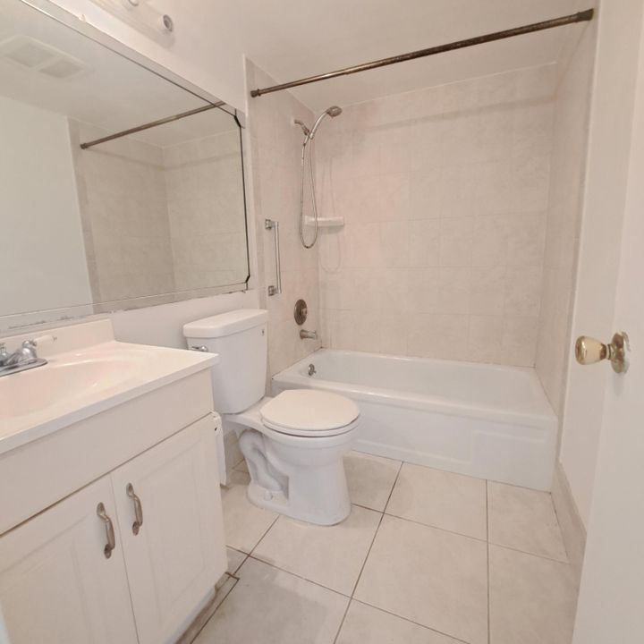 For Sale: $68,000 (1 beds, 1 baths, 570 Square Feet)