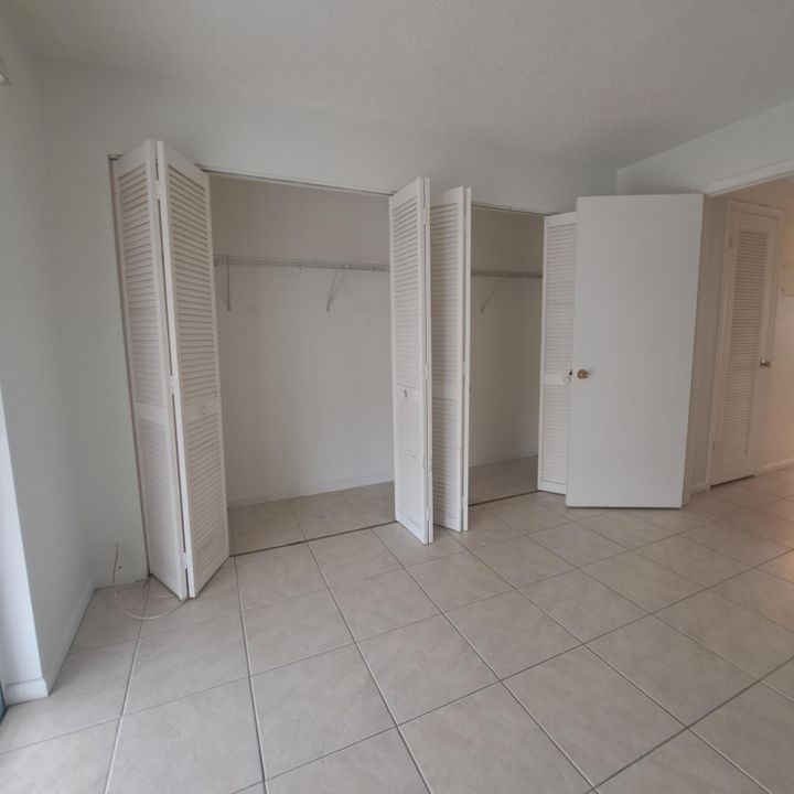 For Sale: $68,000 (1 beds, 1 baths, 570 Square Feet)