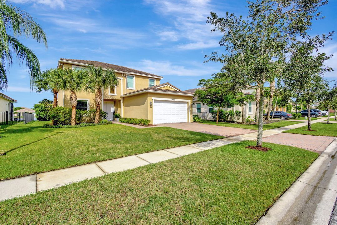 For Sale: $692,000 (3 beds, 3 baths, 2135 Square Feet)