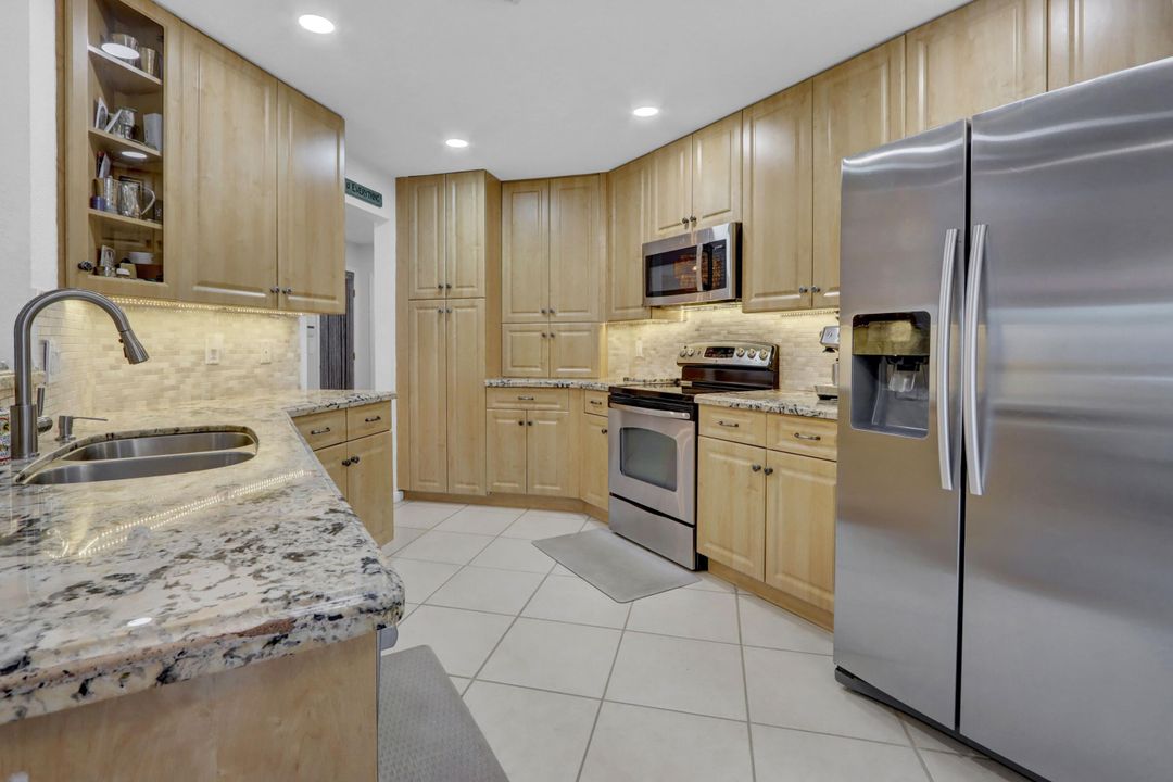 For Sale: $799,900 (3 beds, 2 baths, 2564 Square Feet)