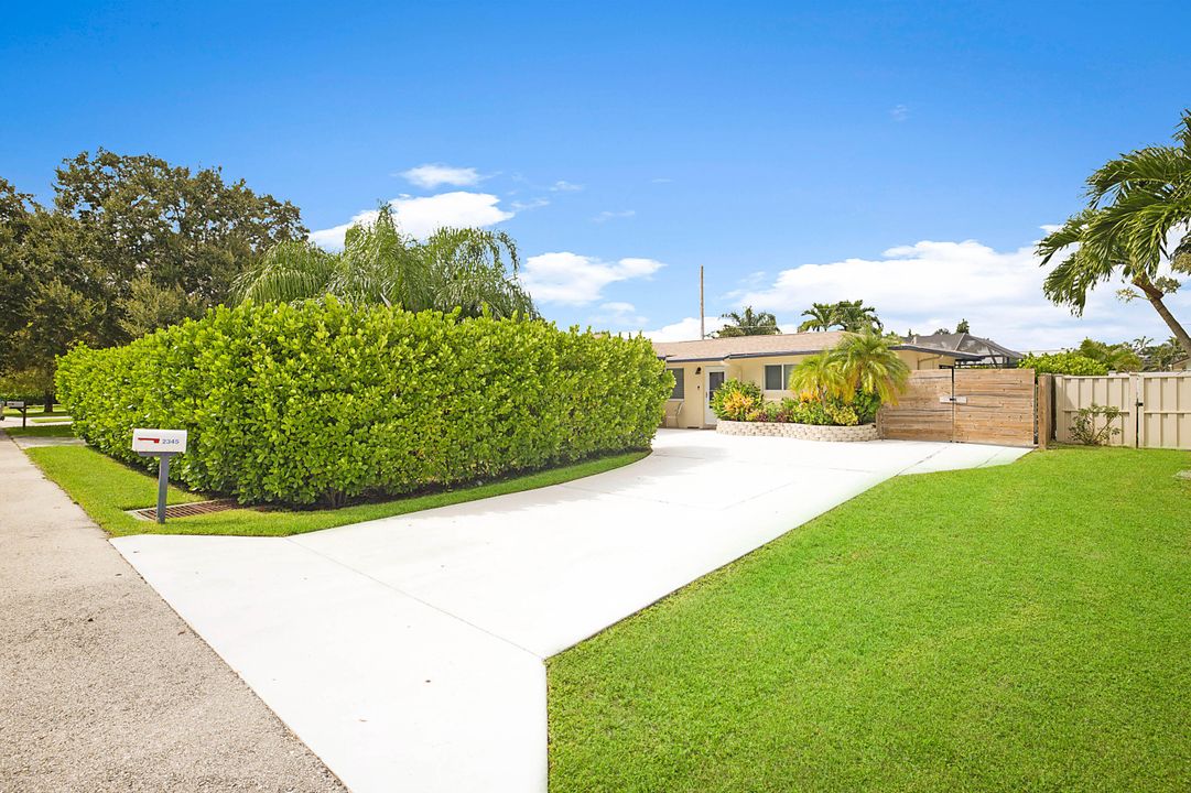 For Sale: $795,000 (3 beds, 2 baths, 1296 Square Feet)