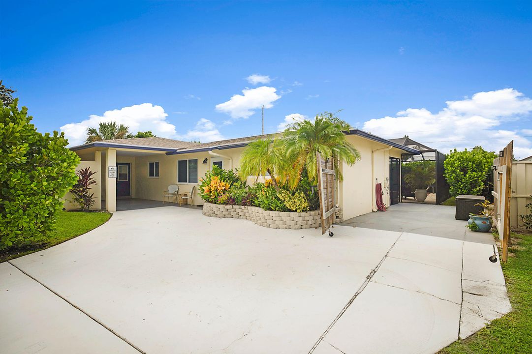 For Sale: $795,000 (3 beds, 2 baths, 1296 Square Feet)