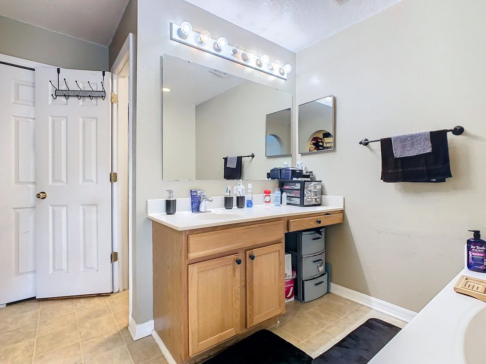 For Sale: $385,000 (4 beds, 2 baths, 2940 Square Feet)