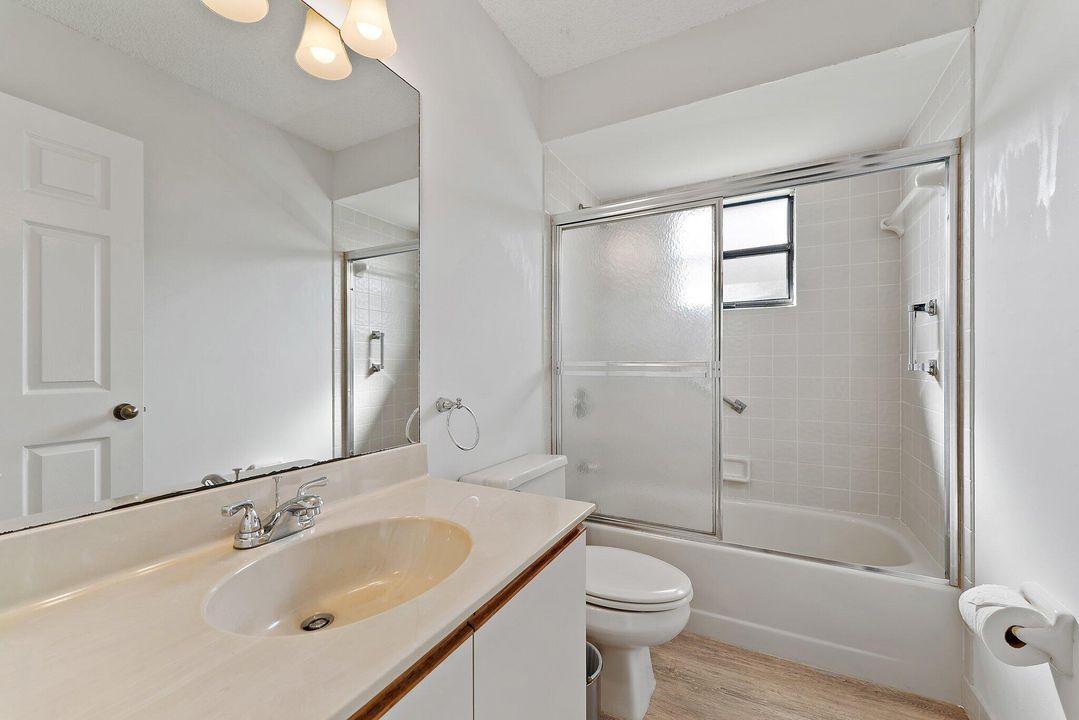 For Sale: $309,000 (2 beds, 2 baths, 1384 Square Feet)