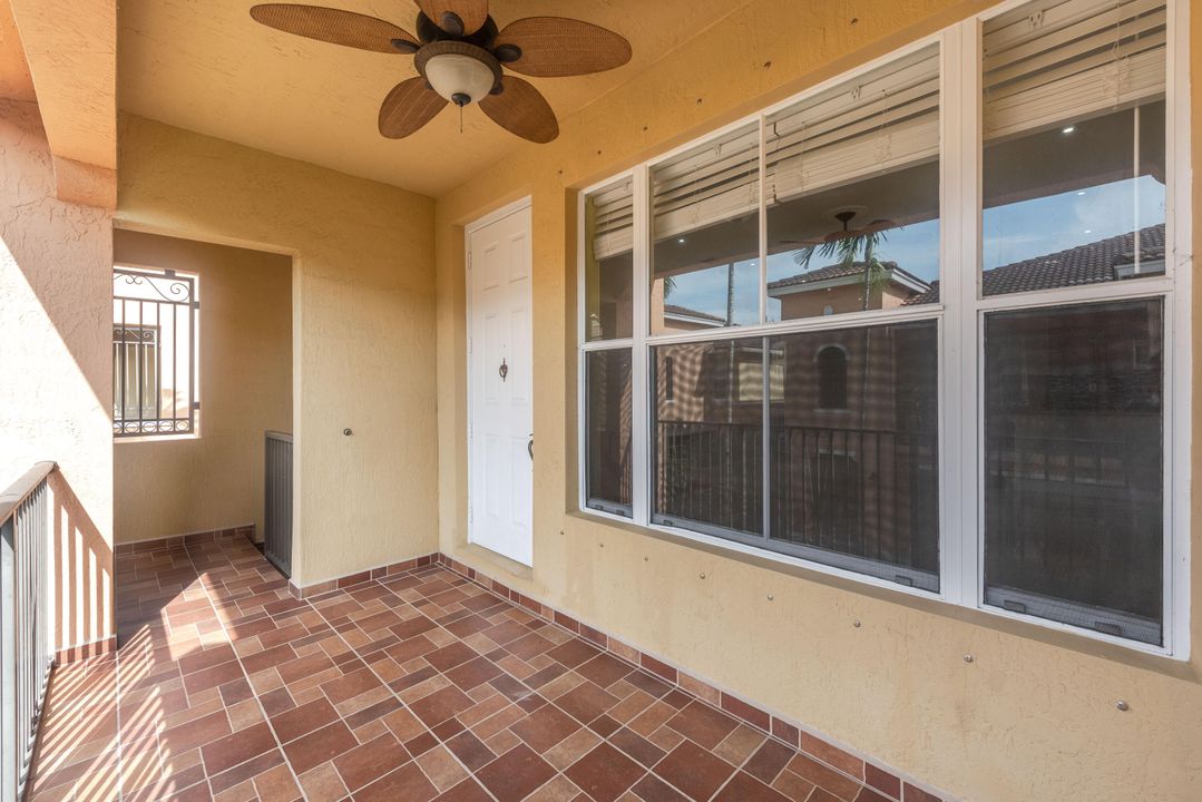 Active With Contract: $2,050 (2 beds, 2 baths, 1004 Square Feet)