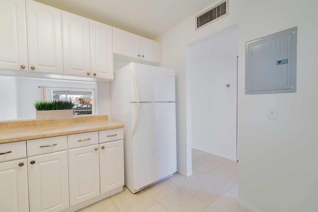 For Sale: $139,900 (2 beds, 2 baths, 1048 Square Feet)