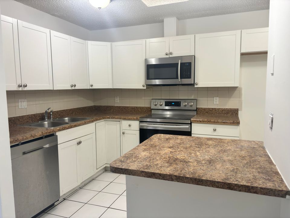 For Sale: $310,000 (3 beds, 2 baths, 1130 Square Feet)