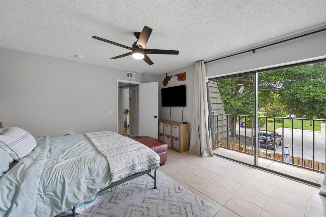 For Sale: $299,900 (2 beds, 2 baths, 1236 Square Feet)