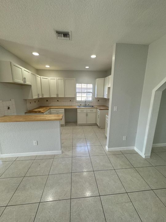 For Rent: $2,700 (3 beds, 2 baths, 1156 Square Feet)