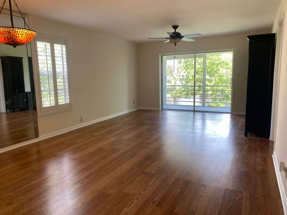 For Rent: $2,300 (2 beds, 2 baths, 1107 Square Feet)