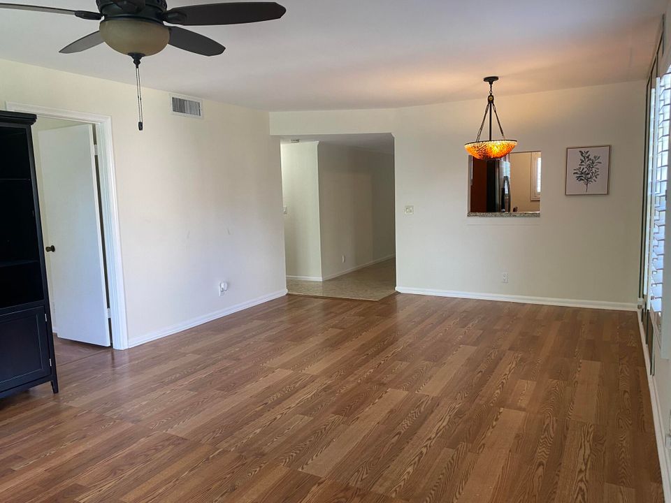 For Rent: $2,300 (2 beds, 2 baths, 1107 Square Feet)