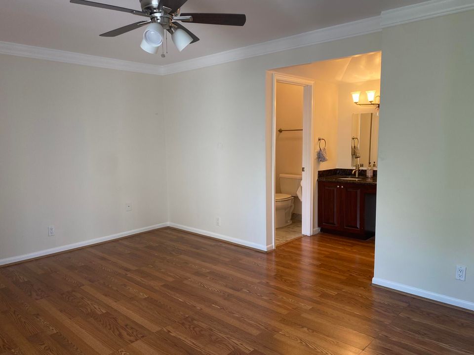 For Rent: $2,300 (2 beds, 2 baths, 1107 Square Feet)