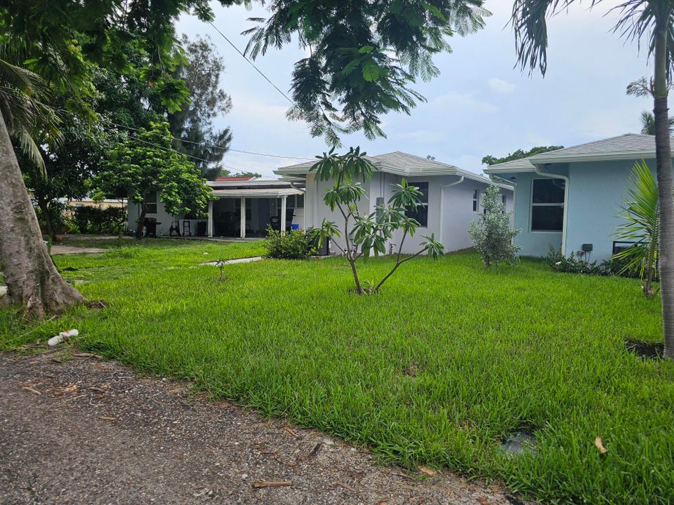 For Sale: $449,000 (3 beds, 2 baths, 1219 Square Feet)