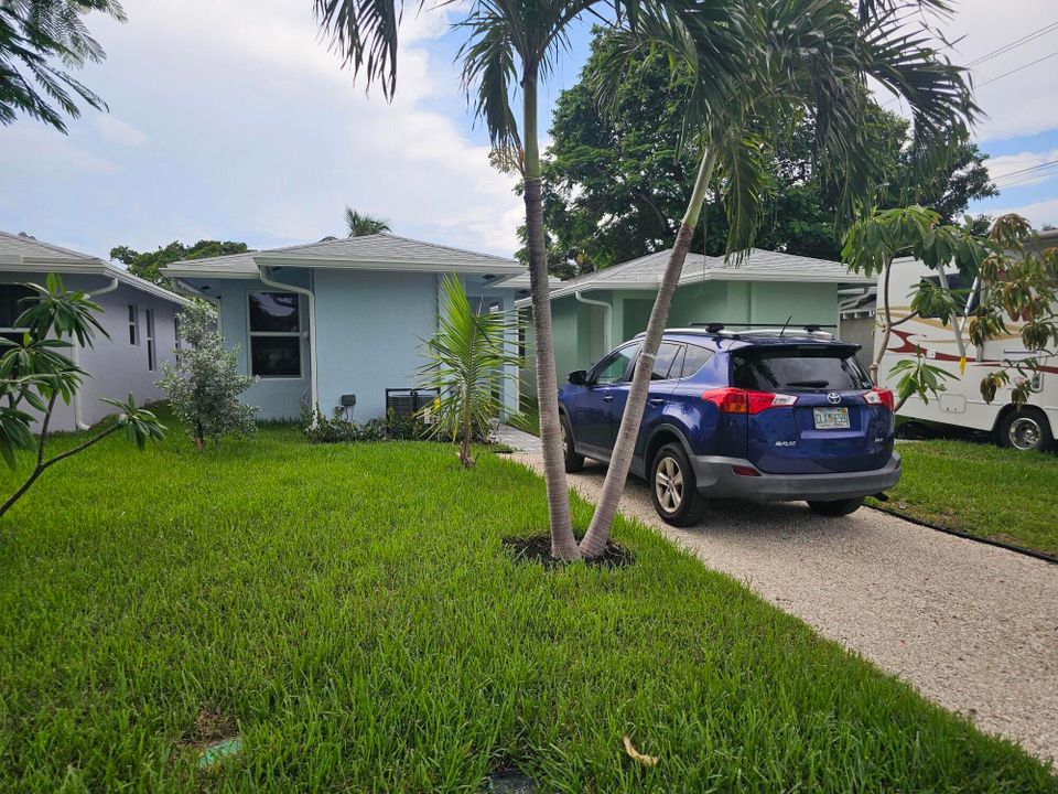 For Sale: $449,000 (3 beds, 2 baths, 1219 Square Feet)