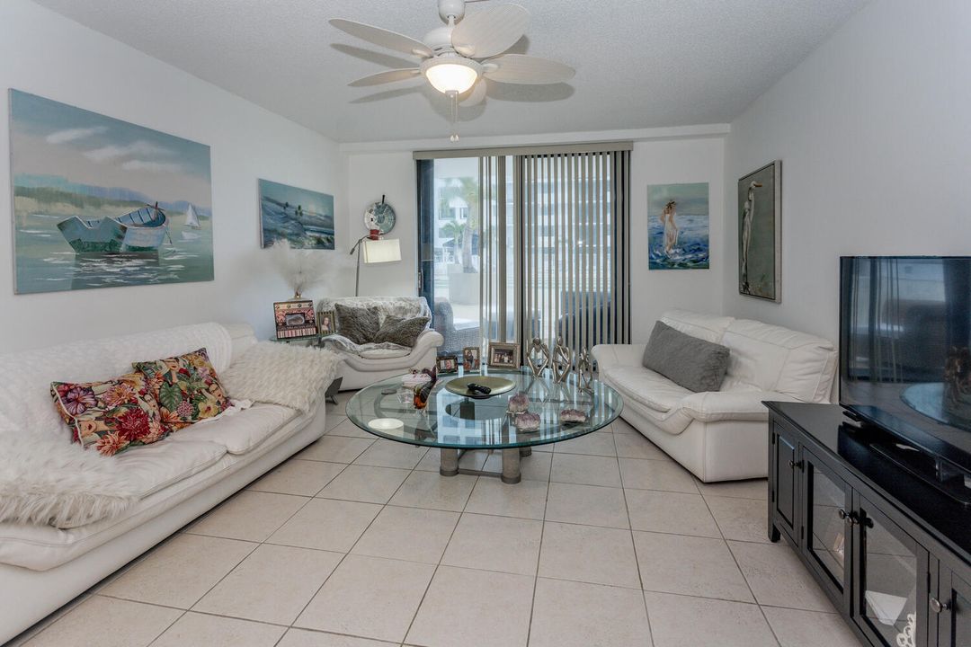 For Sale: $289,000 (2 beds, 2 baths, 1118 Square Feet)