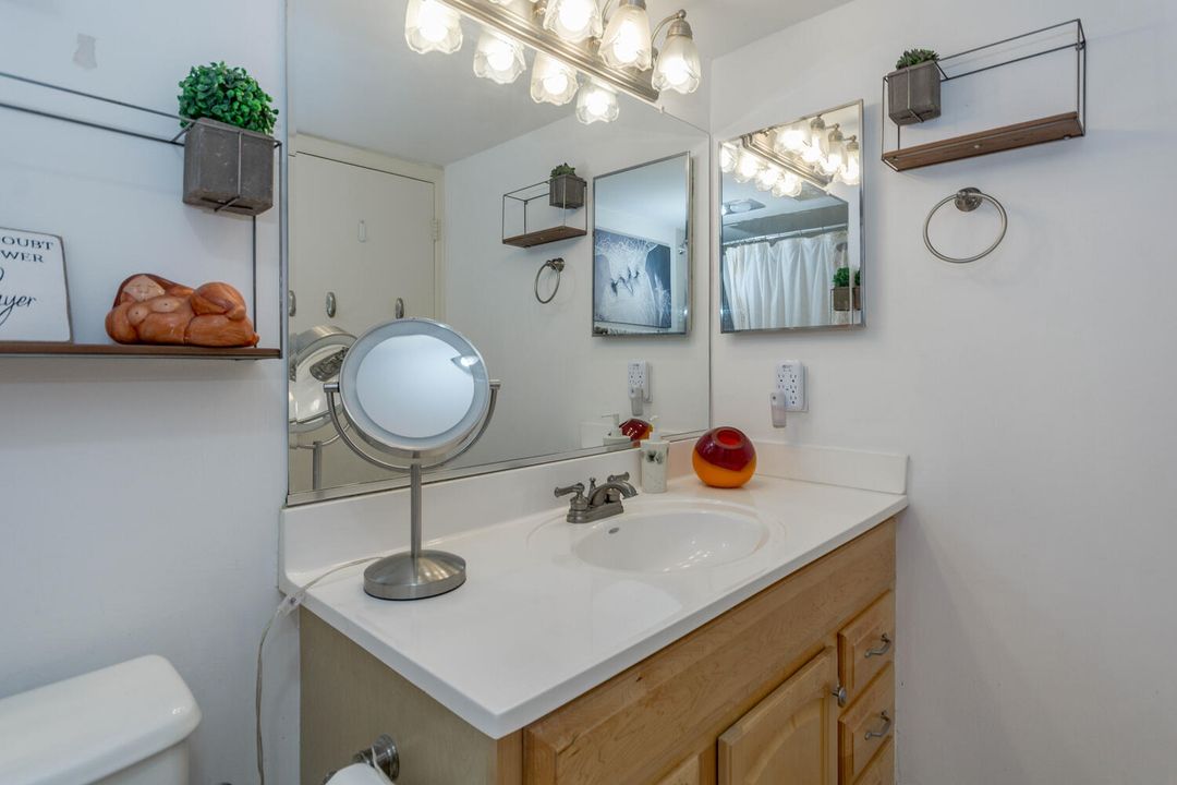 For Sale: $289,000 (2 beds, 2 baths, 1118 Square Feet)