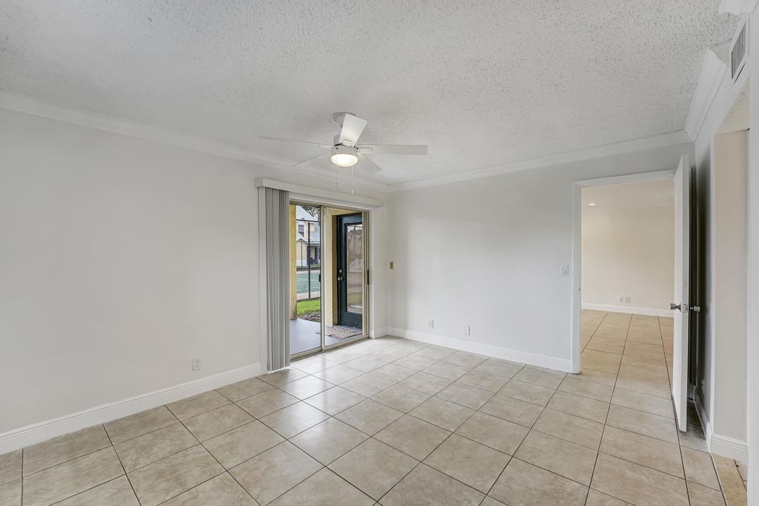 For Sale: $315,000 (2 beds, 2 baths, 981 Square Feet)