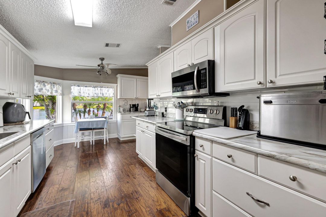 For Sale: $227,500 (2 beds, 2 baths, 1382 Square Feet)