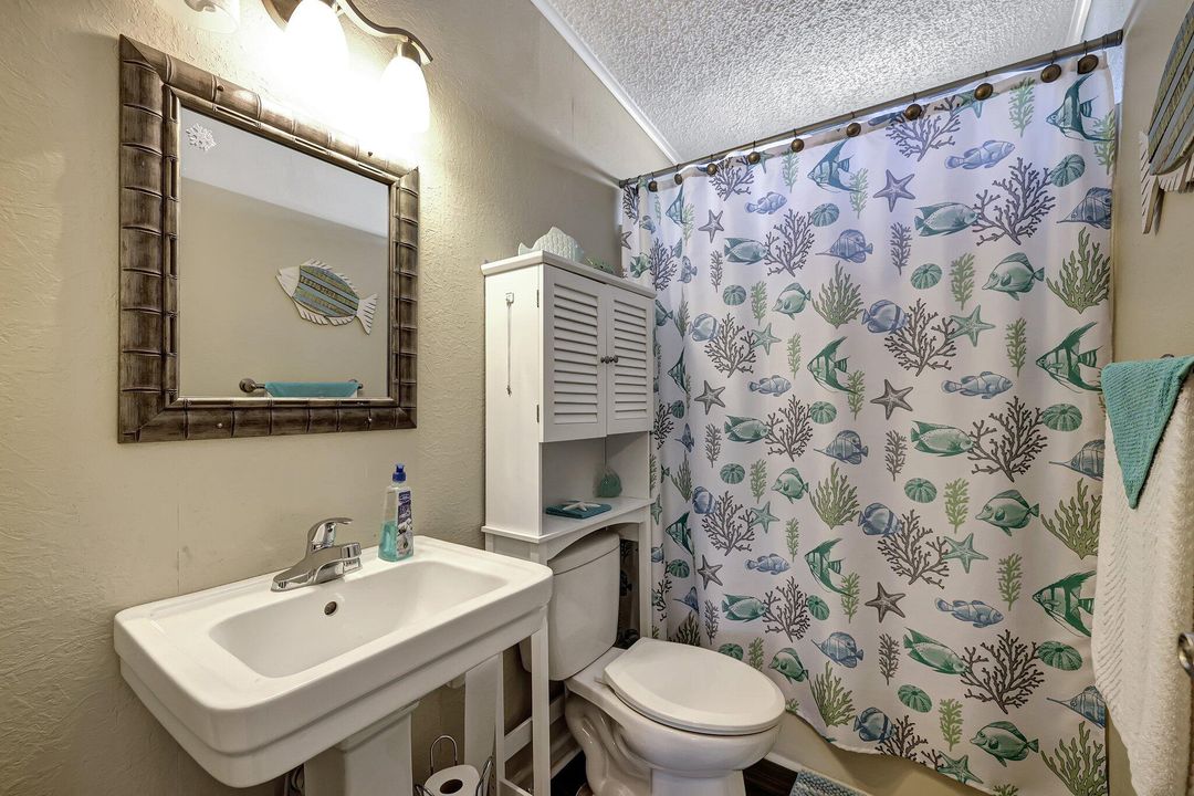 For Sale: $227,500 (2 beds, 2 baths, 1382 Square Feet)