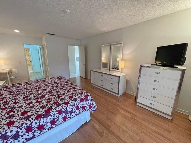 For Rent: $1,900 (2 beds, 2 baths, 1386 Square Feet)