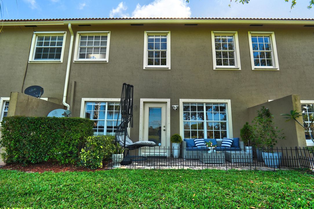 For Sale: $460,000 (3 beds, 2 baths, 1846 Square Feet)