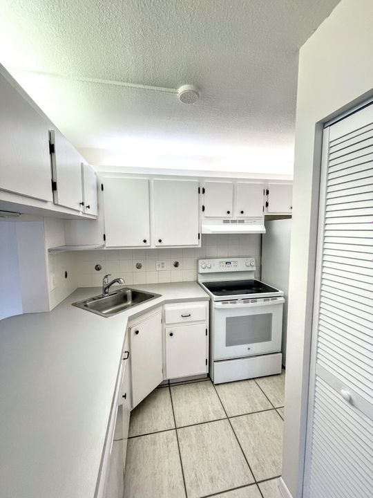 For Rent: $2,000 (2 beds, 2 baths, 1064 Square Feet)